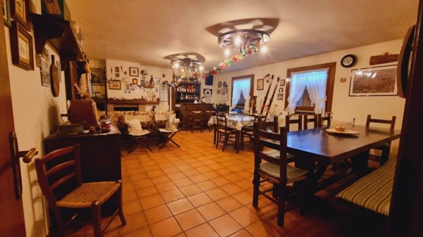 casa indipendente in vendita a Reggio nell'Emilia in zona Pieve Modolena