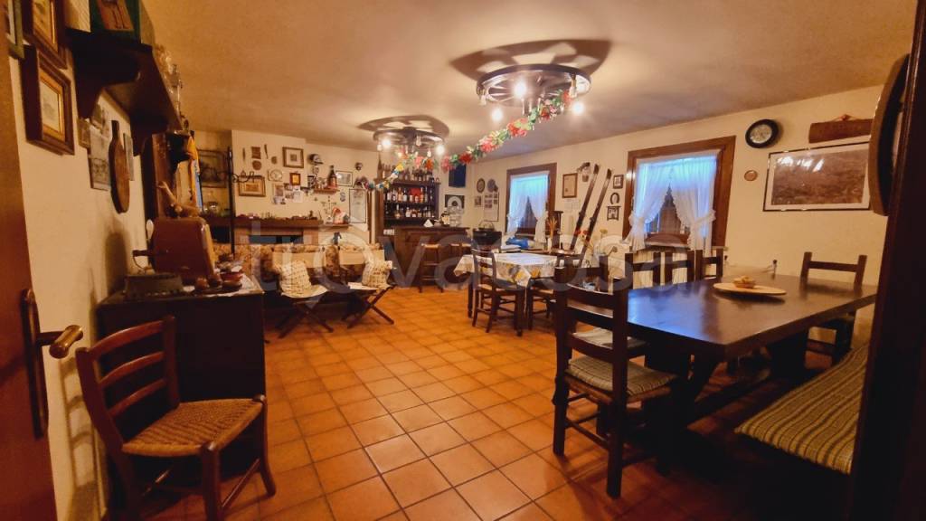 casa indipendente in vendita a Reggio nell'Emilia in zona Pieve Modolena