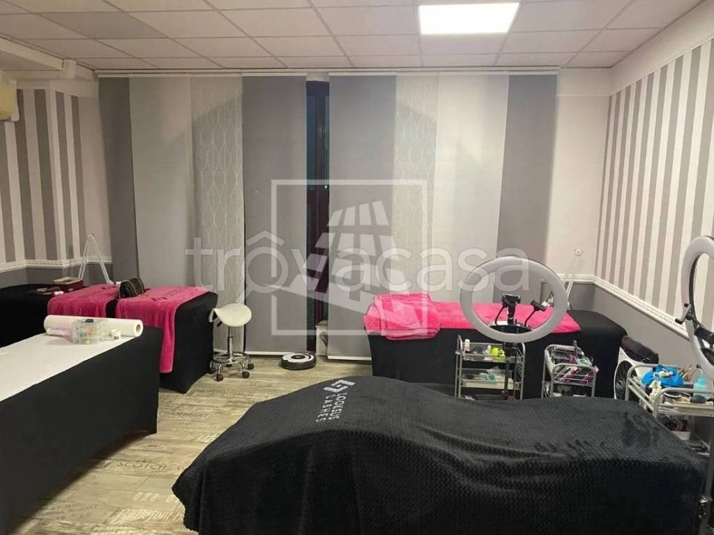 negozio in vendita a Reggio nell'Emilia in zona Codemondo