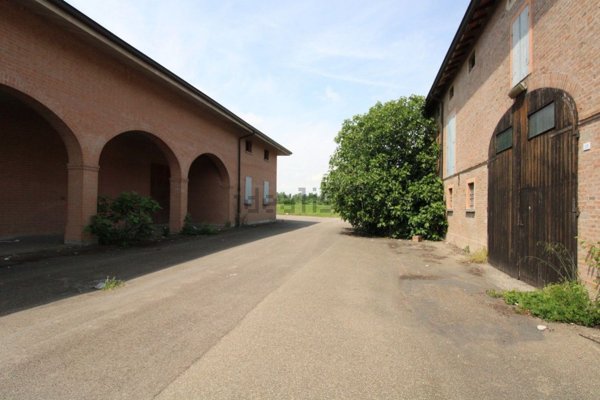 casa indipendente in vendita a Reggio nell'Emilia in zona Sesso