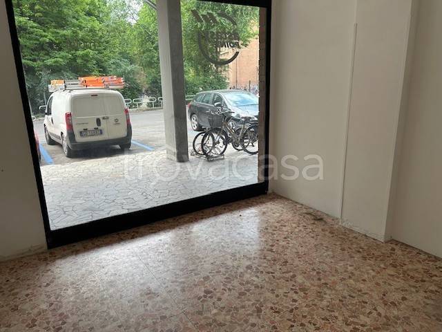 negozio in vendita a Reggio nell'Emilia