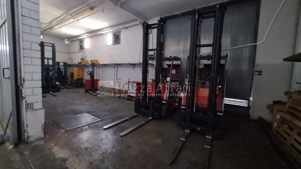 capannone in vendita a Reggio nell'Emilia