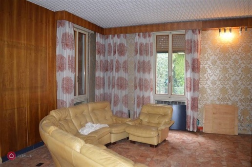 casa indipendente in vendita a Reggio nell'Emilia in zona Città Storica