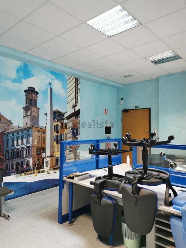 ufficio in vendita a Reggio nell'Emilia in zona Villa Bagno
