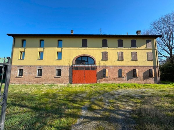 casale in vendita a Reggio nell'Emilia