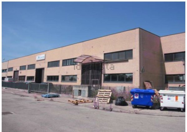 ufficio in vendita a Reggio nell'Emilia in zona Cavazzoli