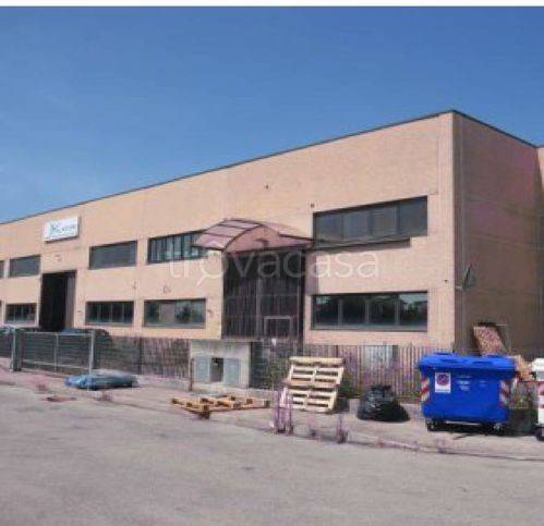 locale commerciale in vendita a Reggio nell'Emilia in zona Roncocesi