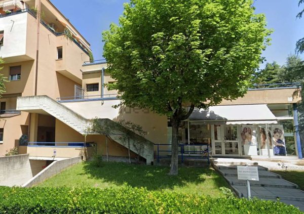 locale commerciale in vendita a Reggio nell'Emilia in zona Pappagnocca