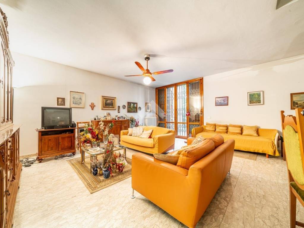 casa indipendente in vendita a Reggio nell'Emilia