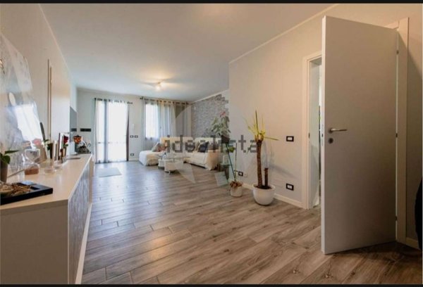 casa indipendente in vendita a Reggio nell'Emilia in zona Cella