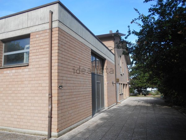 casa indipendente in vendita a Reggio nell'Emilia in zona Sesso