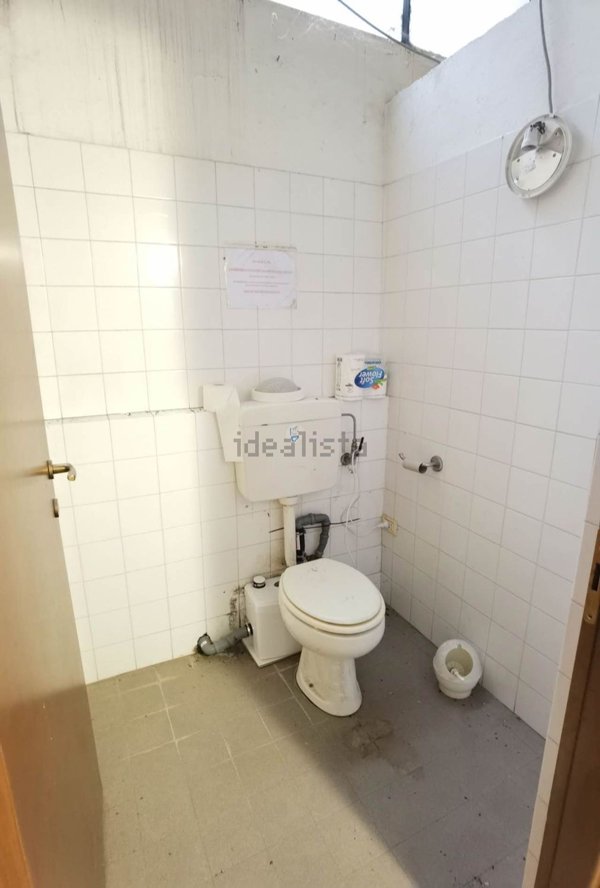 locale di sgombero in vendita a Reggio nell'Emilia