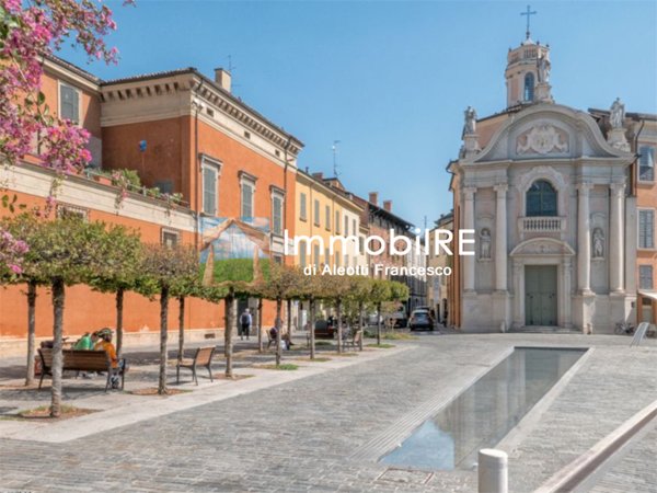 appartamento in vendita a Reggio nell'Emilia in zona Città Storica