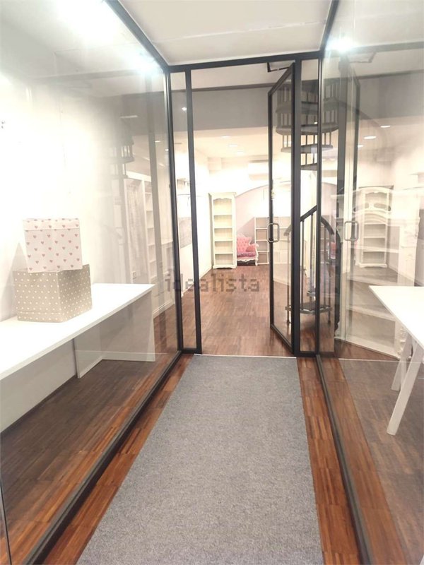 negozio in vendita a Reggio nell'Emilia in zona Città Storica