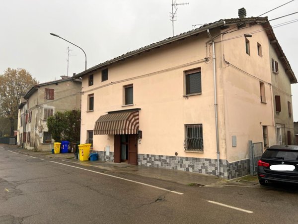 casa indipendente in vendita a Reggio nell'Emilia in zona Roncadella
