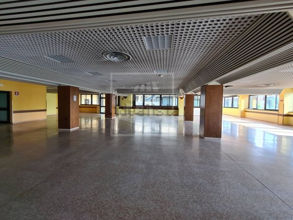locale di sgombero in vendita a Reggio nell'Emilia