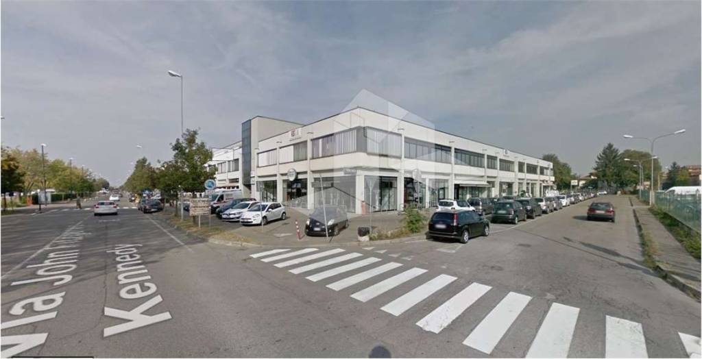 negozio in vendita a Reggio nell'Emilia in zona Carrozzone