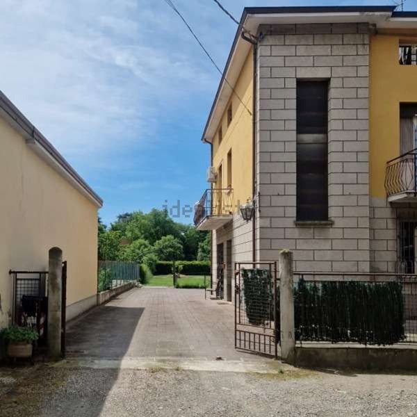 casa indipendente in vendita a Reggio nell'Emilia in zona Città Storica