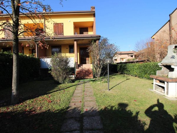 casa indipendente in vendita a Reggio nell'Emilia in zona Buco del Signore