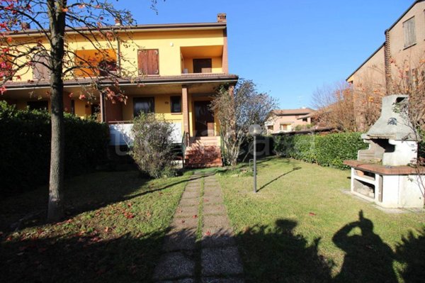 casa indipendente in vendita a Reggio nell'Emilia in zona Buco del Signore