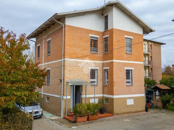 casa indipendente in vendita a Reggio nell'Emilia