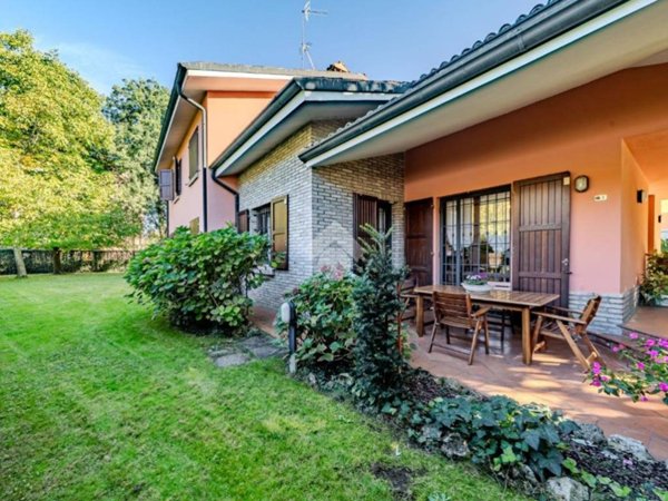 casa indipendente in vendita a Reggio nell'Emilia