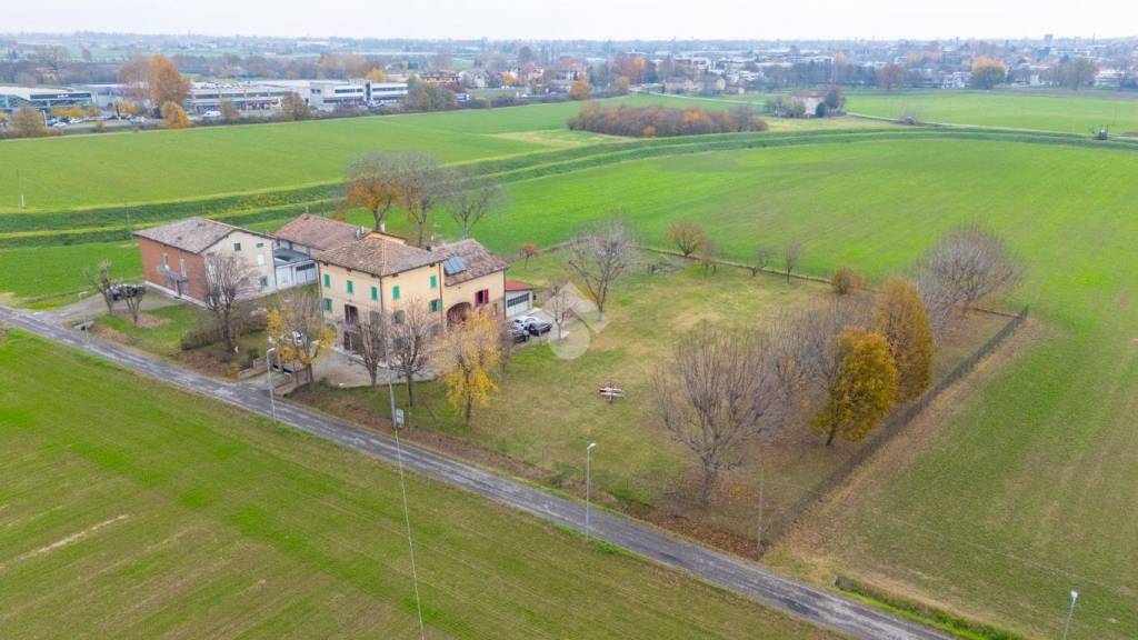 casa indipendente in vendita a Reggio nell'Emilia in zona Codemondo
