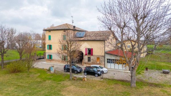 casa indipendente in vendita a Reggio nell'Emilia in zona Codemondo