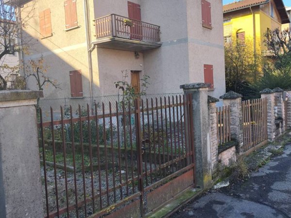 casa indipendente in vendita a Reggio nell'Emilia in zona Città Storica