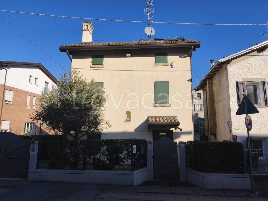 casa indipendente in vendita a Reggio nell'Emilia in zona Rivalta