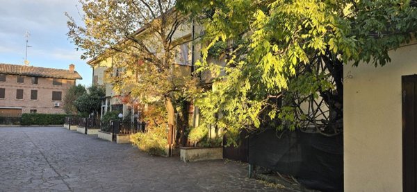 casa indipendente in vendita a Reggio nell'Emilia in zona Pappagnocca