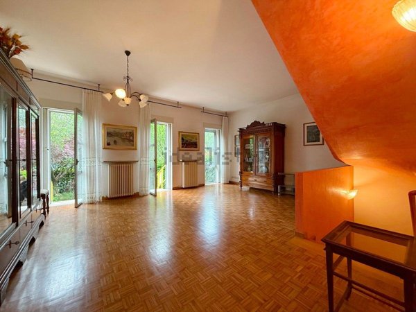 casa indipendente a Reggio nell'Emilia in zona San Pellegrino / Villa Canali