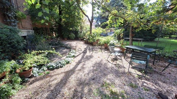 casa indipendente a Reggio nell'Emilia in zona San Pellegrino / Villa Canali