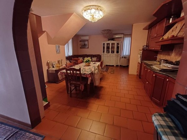 casa indipendente in vendita a Reggio nell'Emilia in zona Gavassa