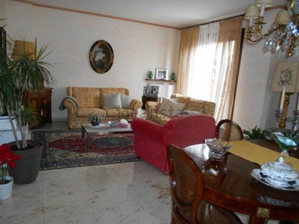 casa indipendente in vendita a Reggio nell'Emilia in zona Coviolo