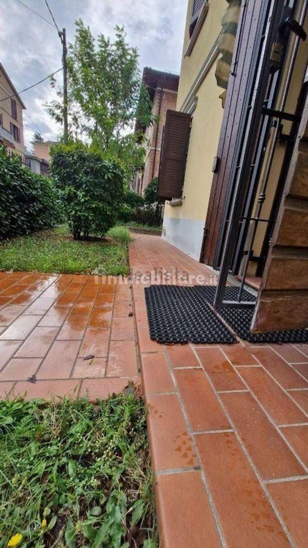 casa indipendente a Reggio nell'Emilia in zona San Pellegrino / Villa Canali