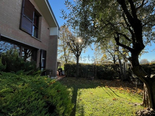 casa indipendente in vendita a Reggio nell'Emilia in zona Roncina