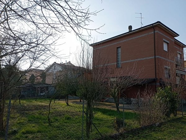 casa indipendente in vendita a Reggio nell'Emilia in zona Coviolo