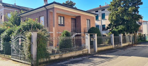 casa indipendente in vendita a Reggio nell'Emilia