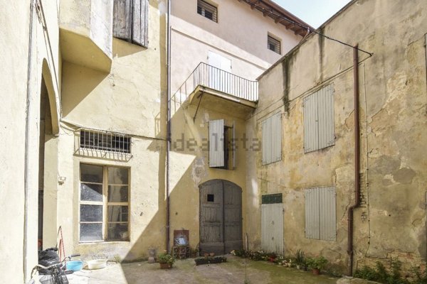 appartamento in vendita a Reggio nell'Emilia in zona Città Storica