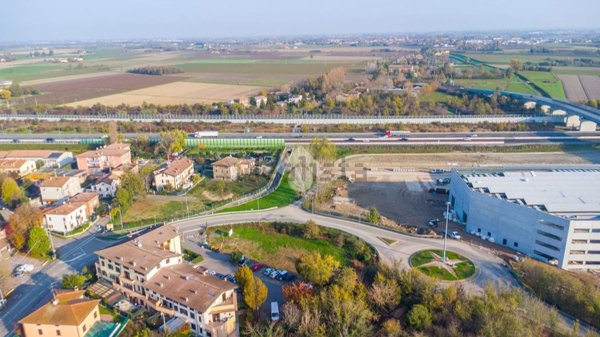 casa indipendente in vendita a Reggio nell'Emilia in zona Roncocesi