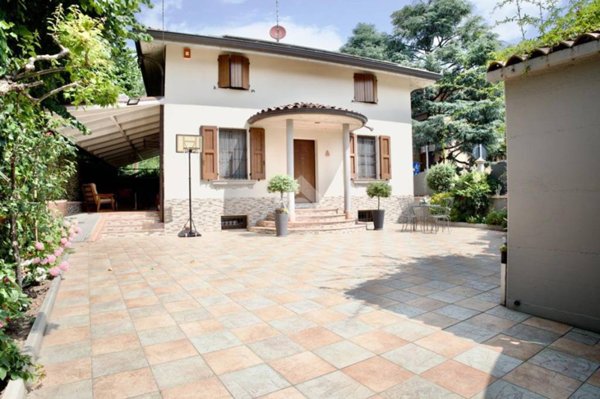 casa indipendente in vendita a Reggio nell'Emilia in zona Città Storica