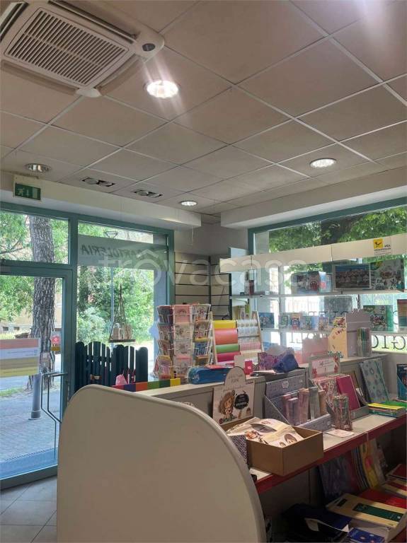 negozio in vendita a Reggio nell'Emilia in zona Baragalla