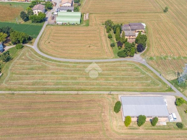 terreno edificabile in vendita a Reggio nell'Emilia in zona Pieve Modolena