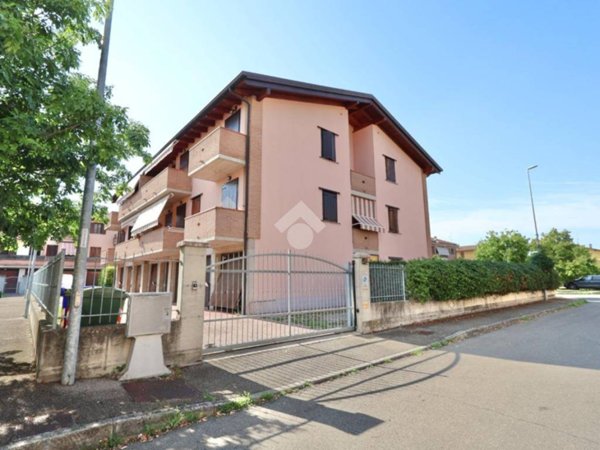 appartamento in vendita a Reggio nell'Emilia in zona Massenziatico