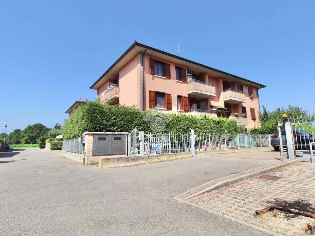 appartamento in vendita a Reggio nell'Emilia in zona Massenziatico