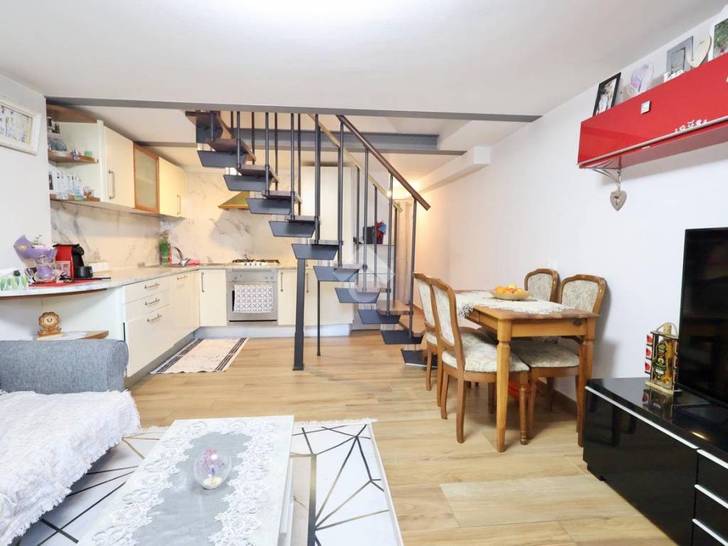 casa indipendente in vendita a Reggio nell'Emilia in zona Pratofontana