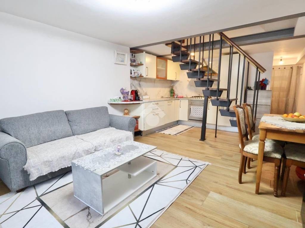 casa indipendente in vendita a Reggio nell'Emilia in zona Pratofontana