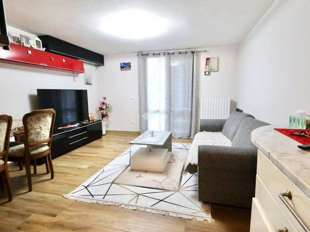 casa indipendente in vendita a Reggio nell'Emilia in zona Pratofontana