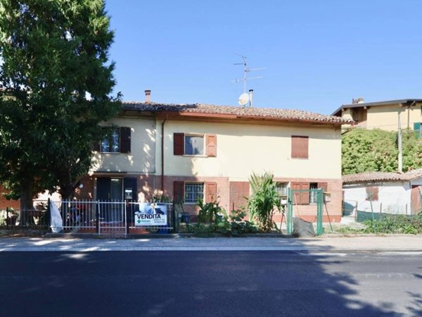 casa indipendente in vendita a Reggio nell'Emilia in zona Pratofontana